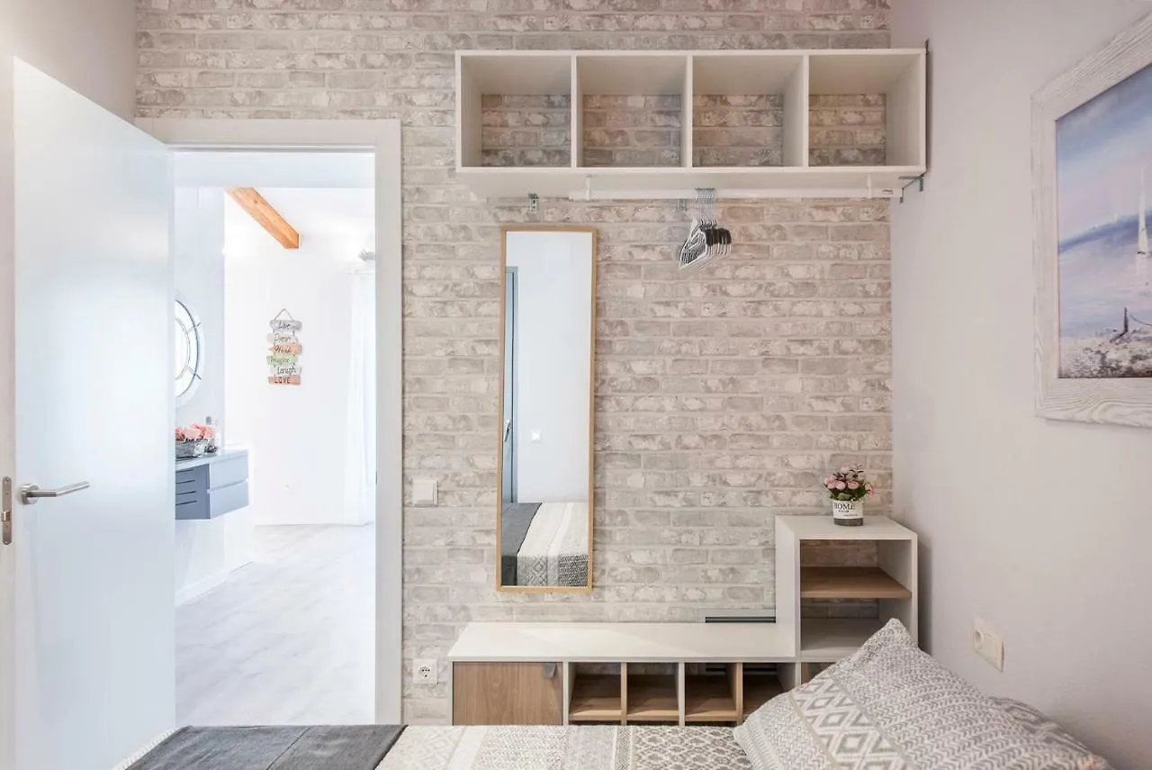 Lovely And Bright Apartment In The Heart Of Banyoles